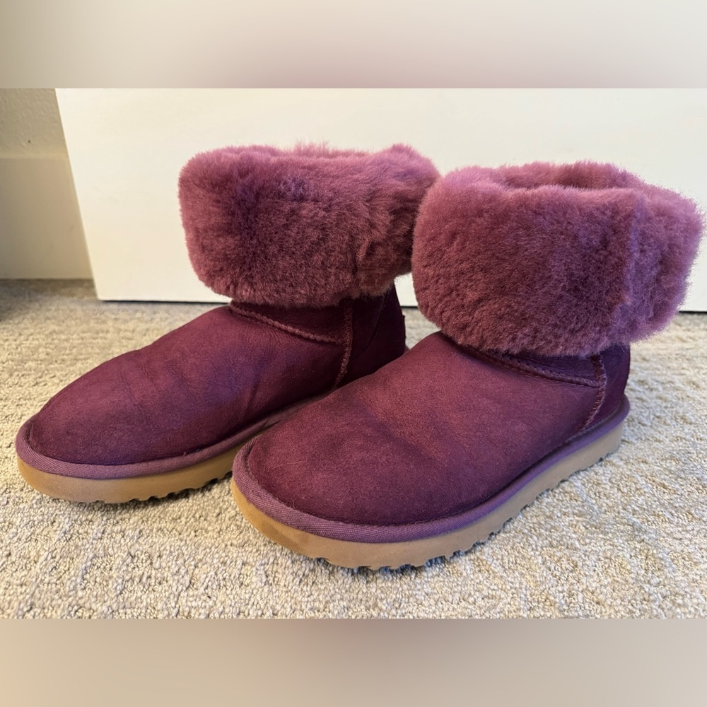 UGG Plum Classic Short II Shearling Boots - Sz 7 - Picture 2 of 9